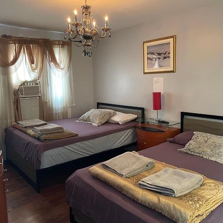 Self Service Small Breakfast, 2 Double Beds Private Room Montreal Bagian luar foto