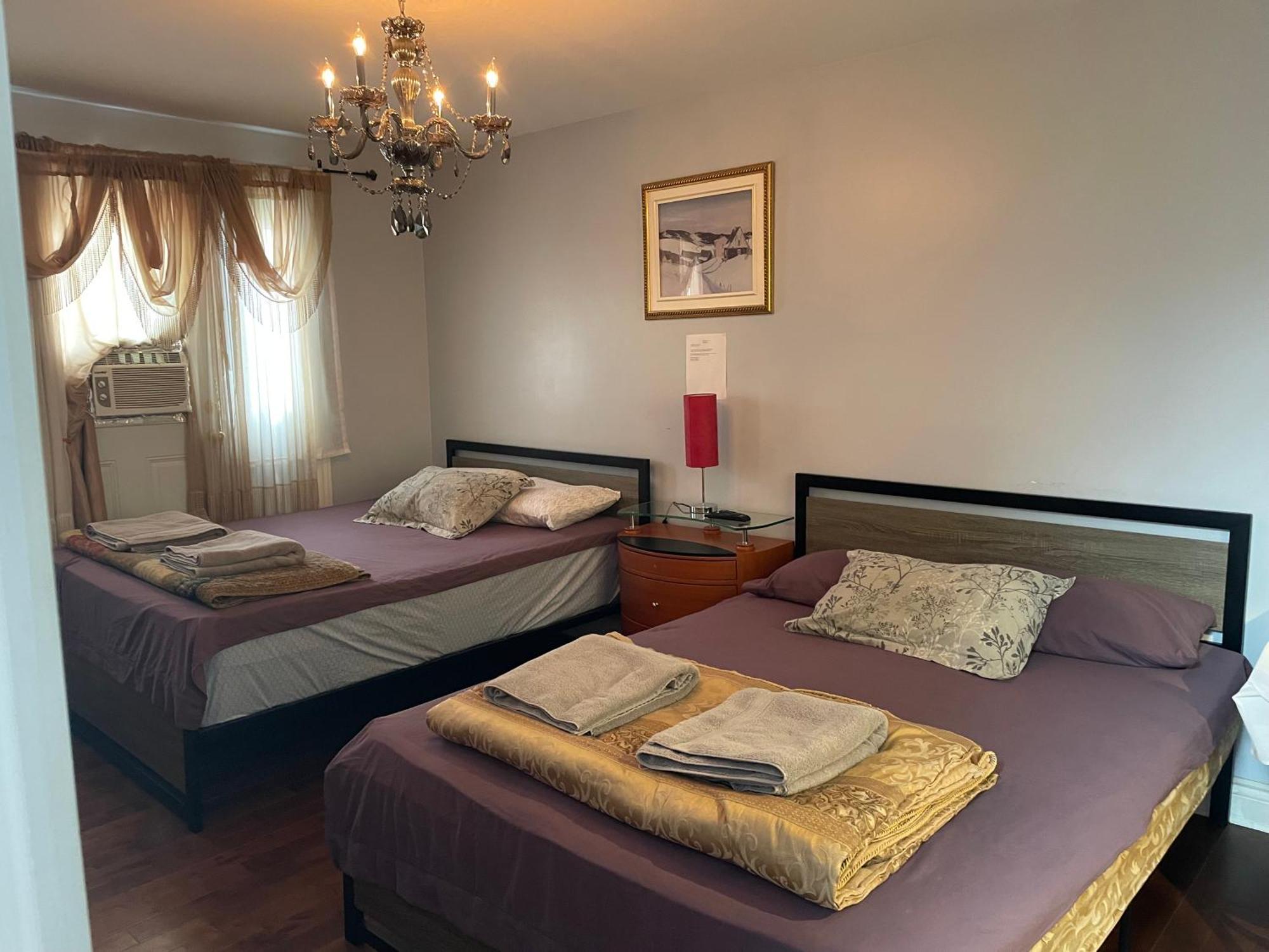Self Service Small Breakfast, 2 Double Beds Private Room Montreal Bagian luar foto